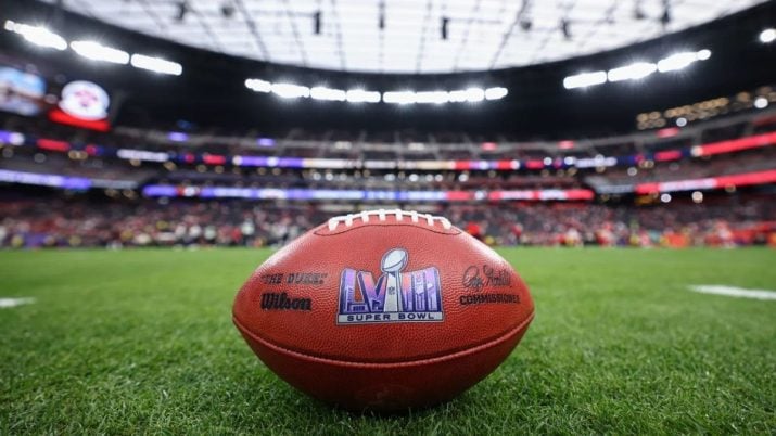 bola do super bowl em estádio futebol americano nfl esportes